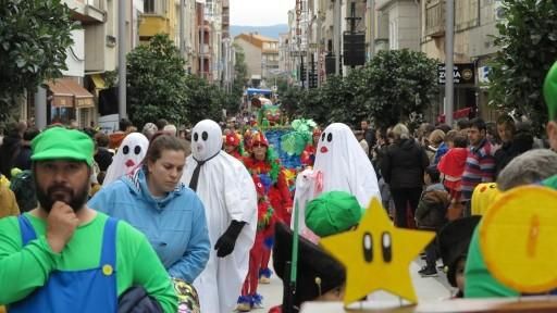 El centro de salud, en e punto de mira del Entroido de O Grove. // Muñiz