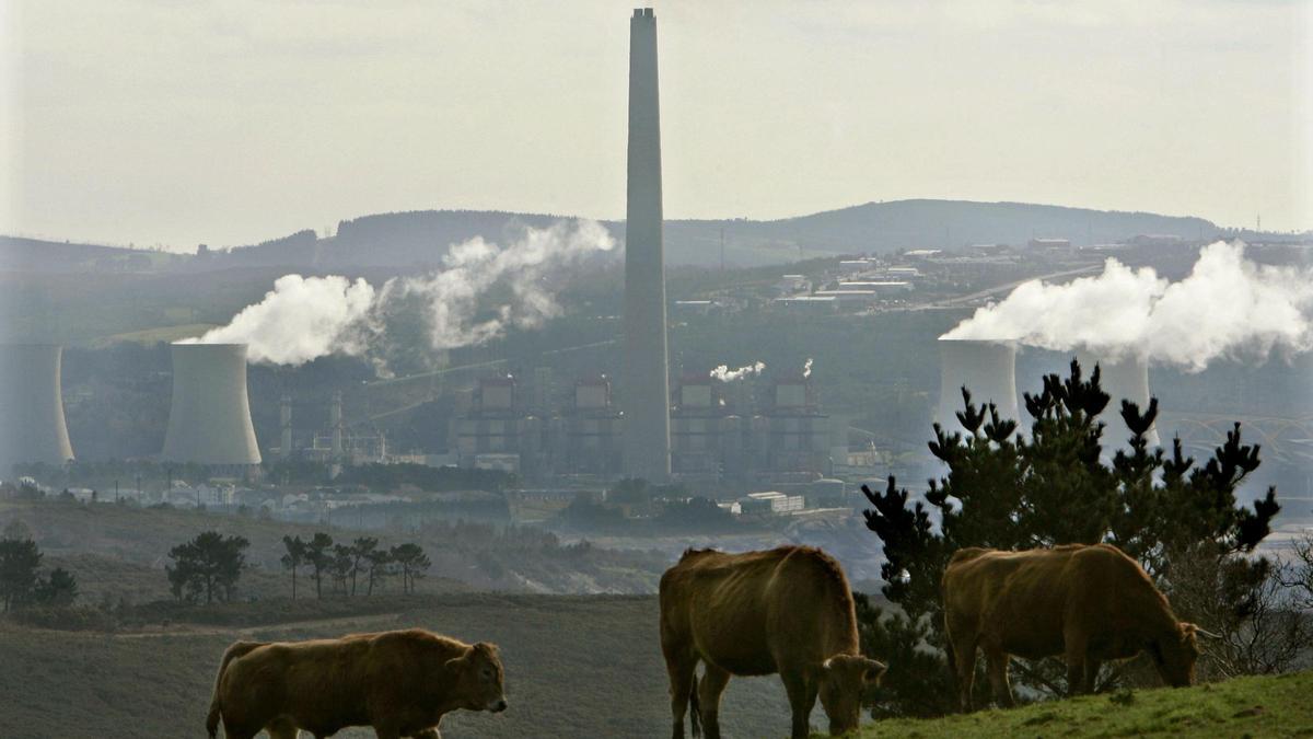La chimenea, cuando la central operaba.