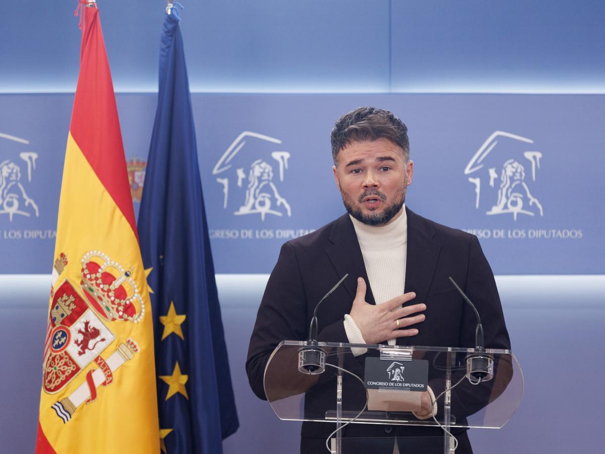 El portavoz de ERC en el Congreso, Gabriel Rufián, durante una rueda de prensa en la Cámara Baja.