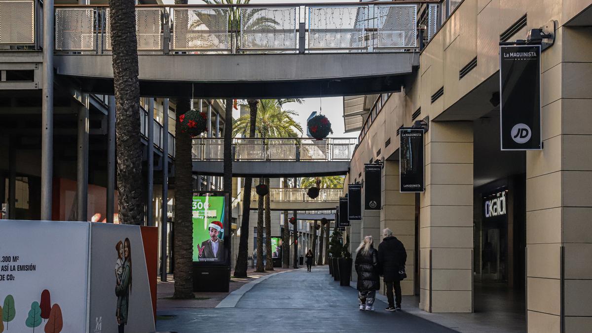 El centro comercial La Maquinista, cerrado.