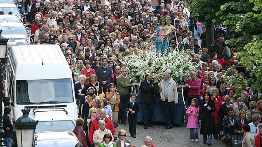 La procesión de María Auxiliadora de este año ya no fue acompañada de una banda enviada por el Concello.