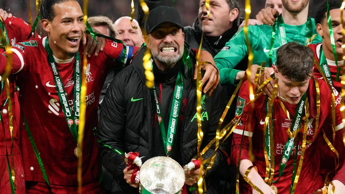 Jürgen Klopp, con el trofeo de campeón de la Carabao Cup