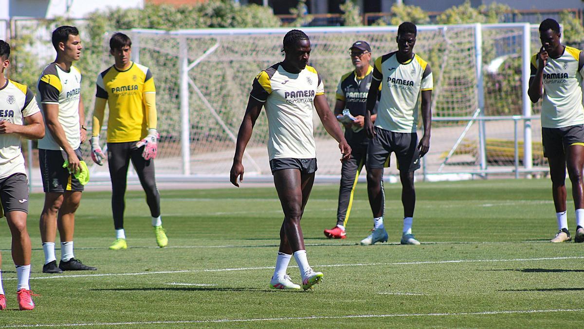 El delantero camerunés Etta Eyong, en el entrenamiento de este viernes con el filial.