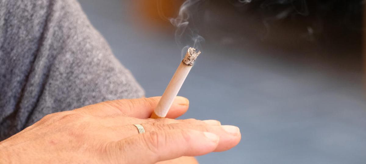 ¿El humo del tabaco propaga el coronavirus?
