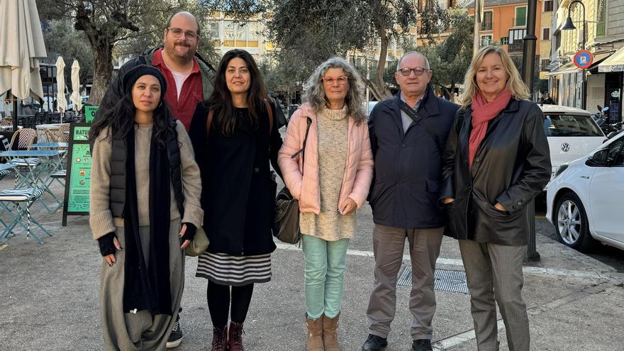 La nueva junta del Gremi de Llibreters: Aldana Areco, Miquel Ferrer, Laia Alegret, Miquela Serra, Xesc Sanchís y Marian Colom