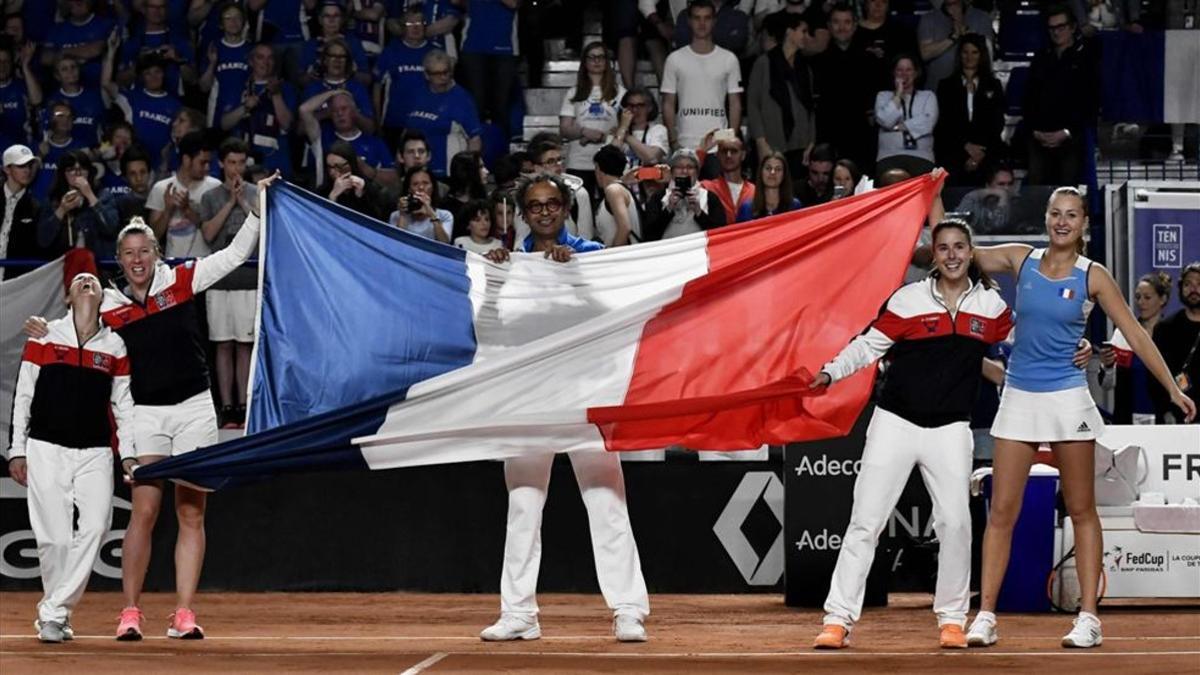 Las jugadoras francesas celebran su victoria en Roanne