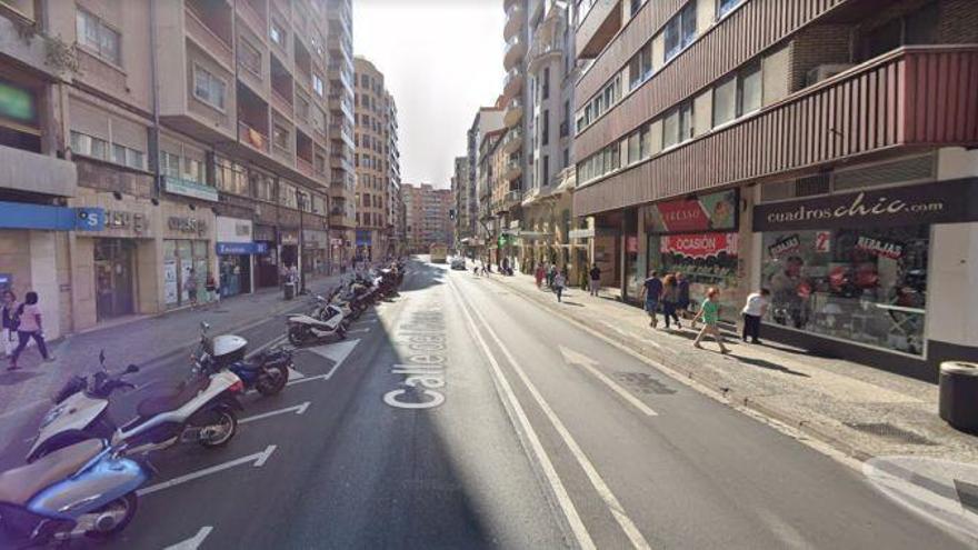 Una motorista herida leve al colisionar con un turismo en el Coso, en Zaragoza