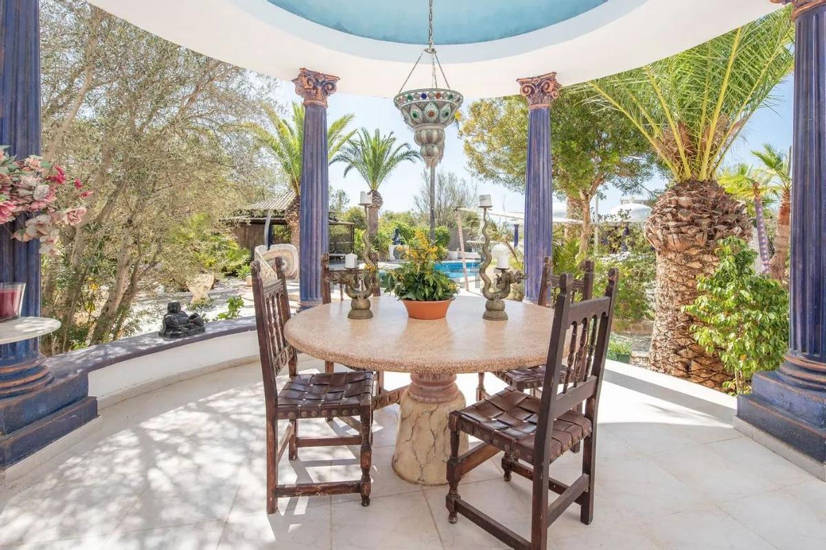 ¿Ibiza o en Santorini? A la venta una peculiar villa de lujo por 3,5 millones en Sant Jordi