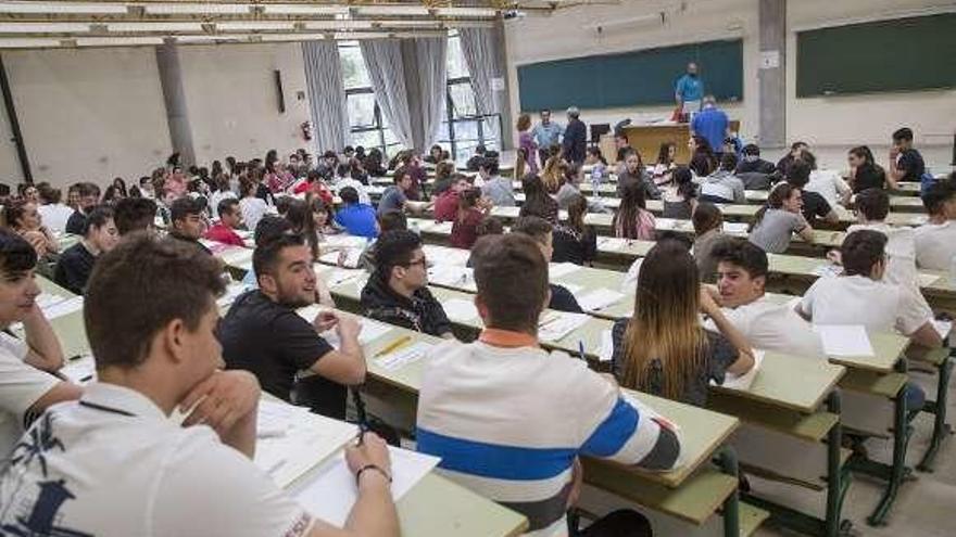 Alumnos asturianos, durante las pruebas de la EBAU de 2019.