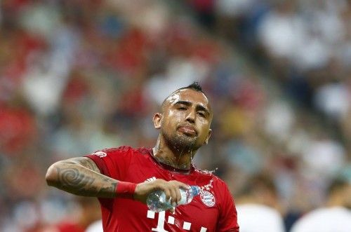 Bayern Munich's Vidal splashes water on his face during their pre-season Audi Cup tournament final soccer match against Real Madrid in Munich