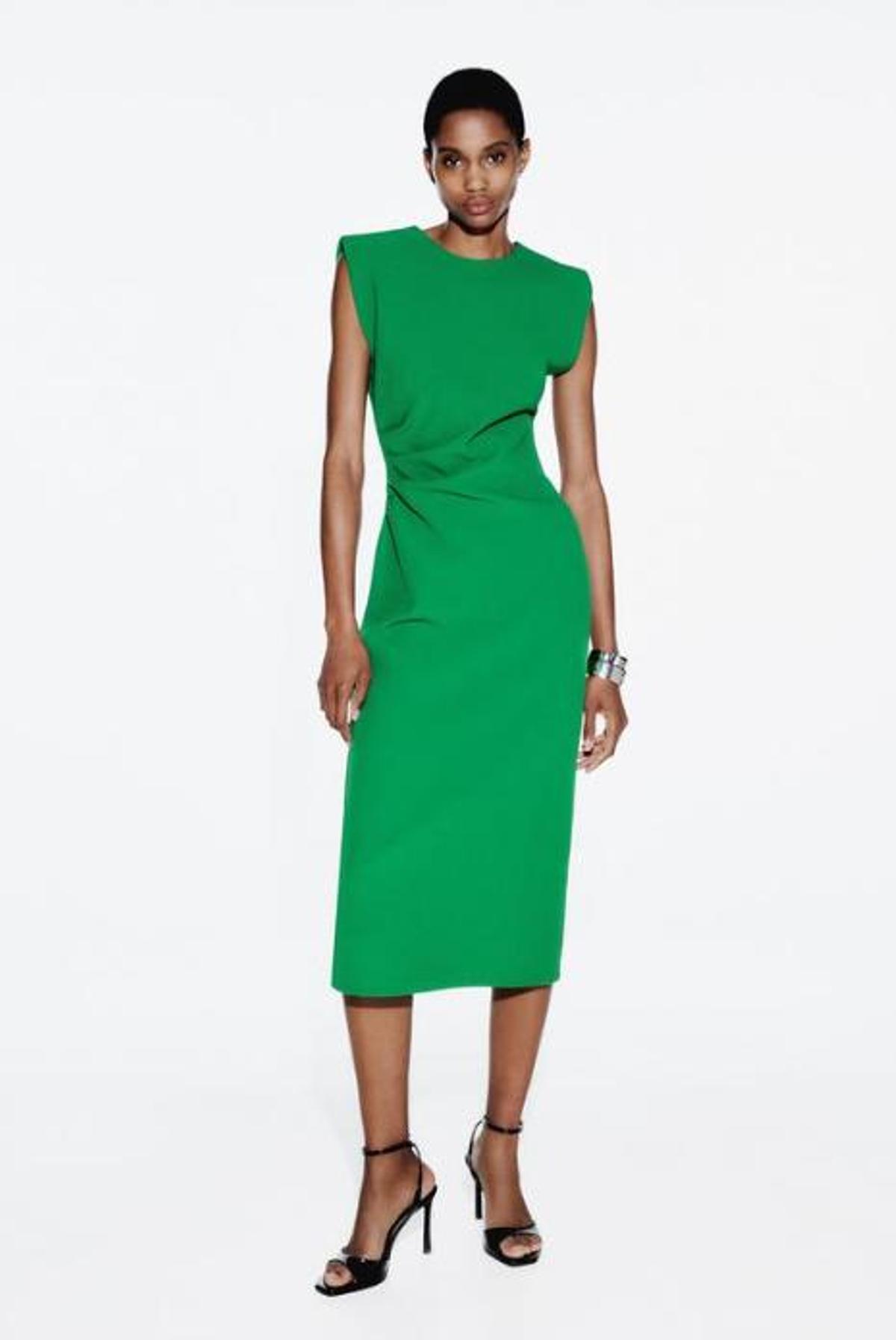 Vestido verde de invitada Zara