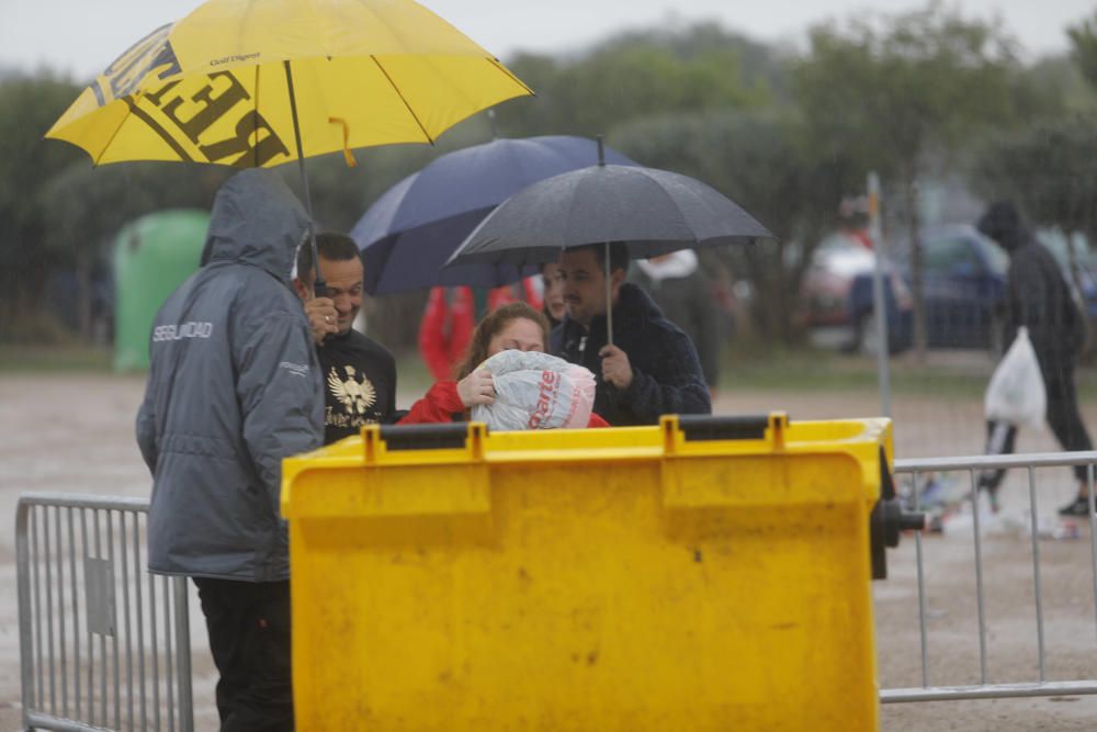 Más de 170.000 valientes desafían a la lluvia en Cheste