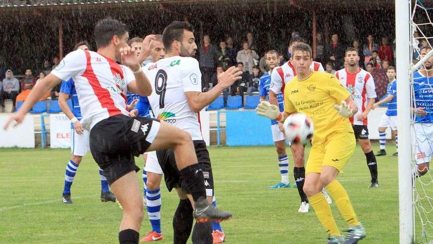 El Zamora CF desperdicia una clara ocasión de gol ayer en El Hospital frente a La Granja.