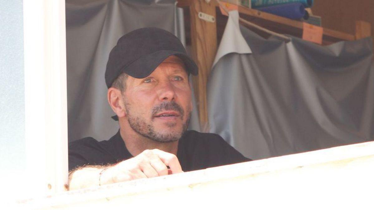 ‘El Cholo’ Simeone, el domingo en Ibiza viendo al CD Ibiza.