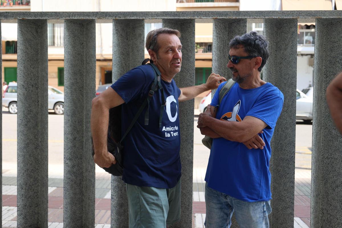 Juanjo Torres, de Amics de la Terra, con Marià Marí, del GEN-GOB Eivissa.