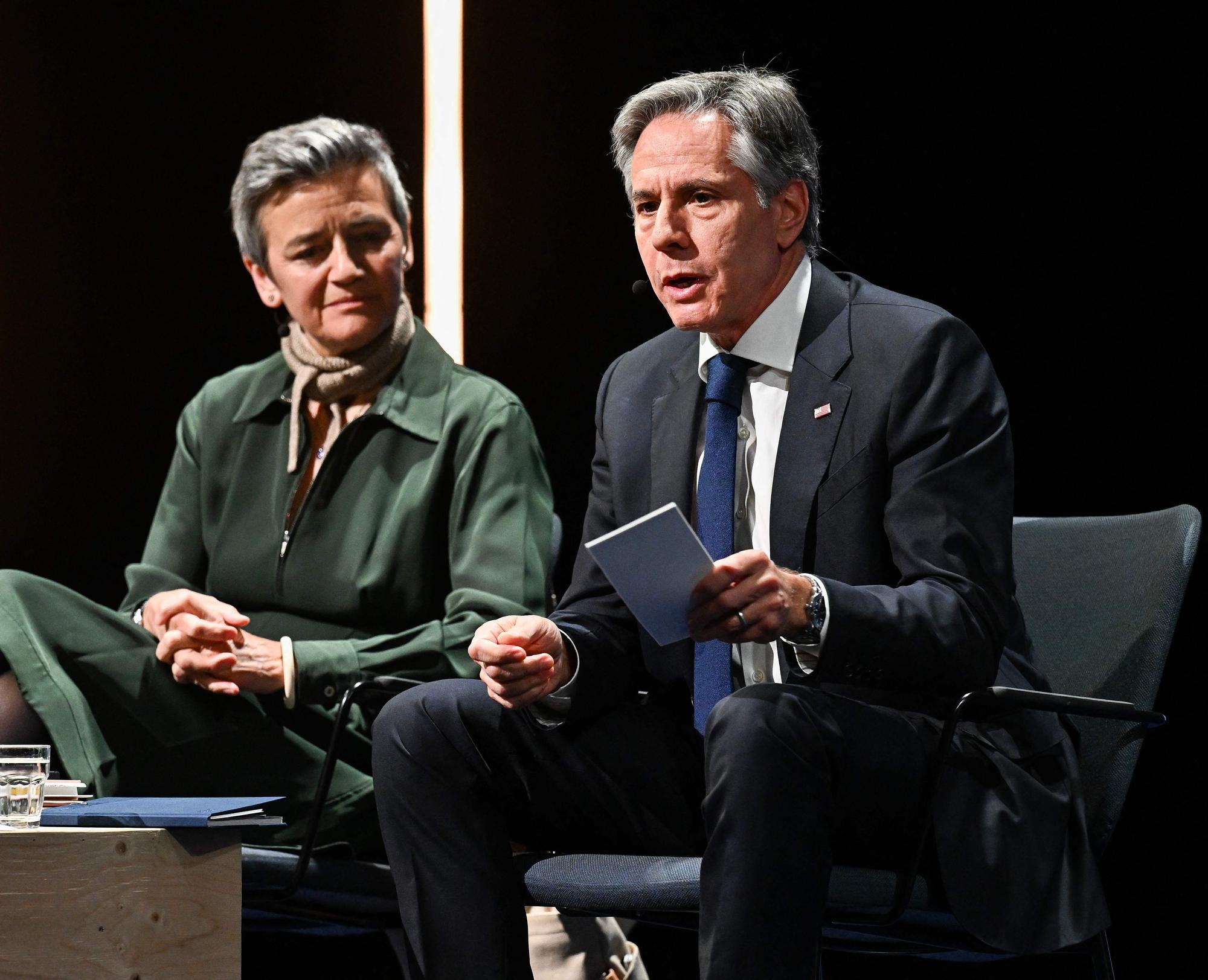 La vicepresidenta de la Comisión Margrethe Vestager y el secretario de Estado de EEUU, Antony Blinken, este miércoles en Lulea.