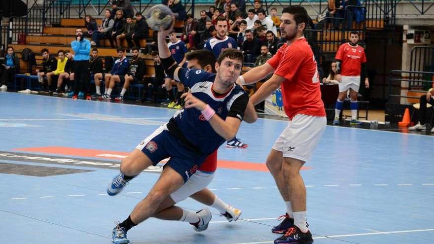 Carlos Veloso en una acción de ataque en el duelo entre Luceros y Octavio. // Gonzalo Núñez