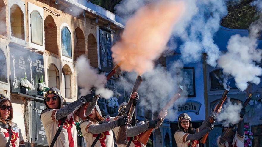 Banyeres recuerda a los festeros difuntos