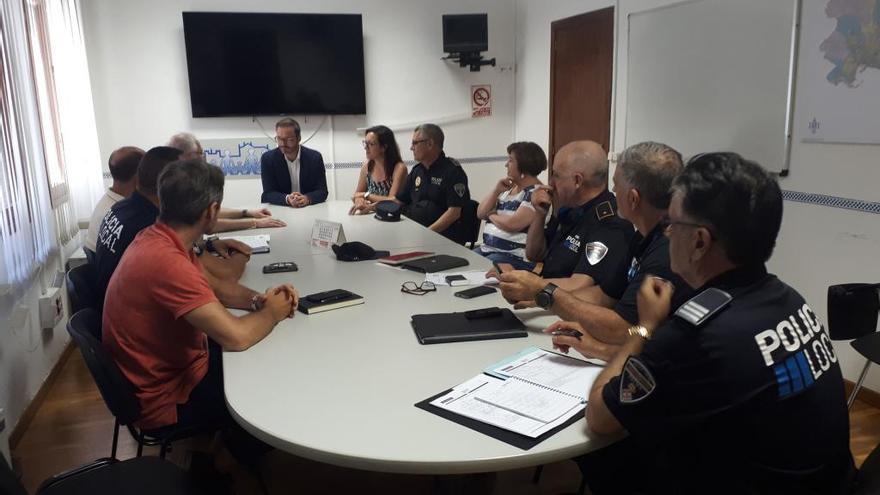 Hila, durante la visita a la PolicÃ­a Local.