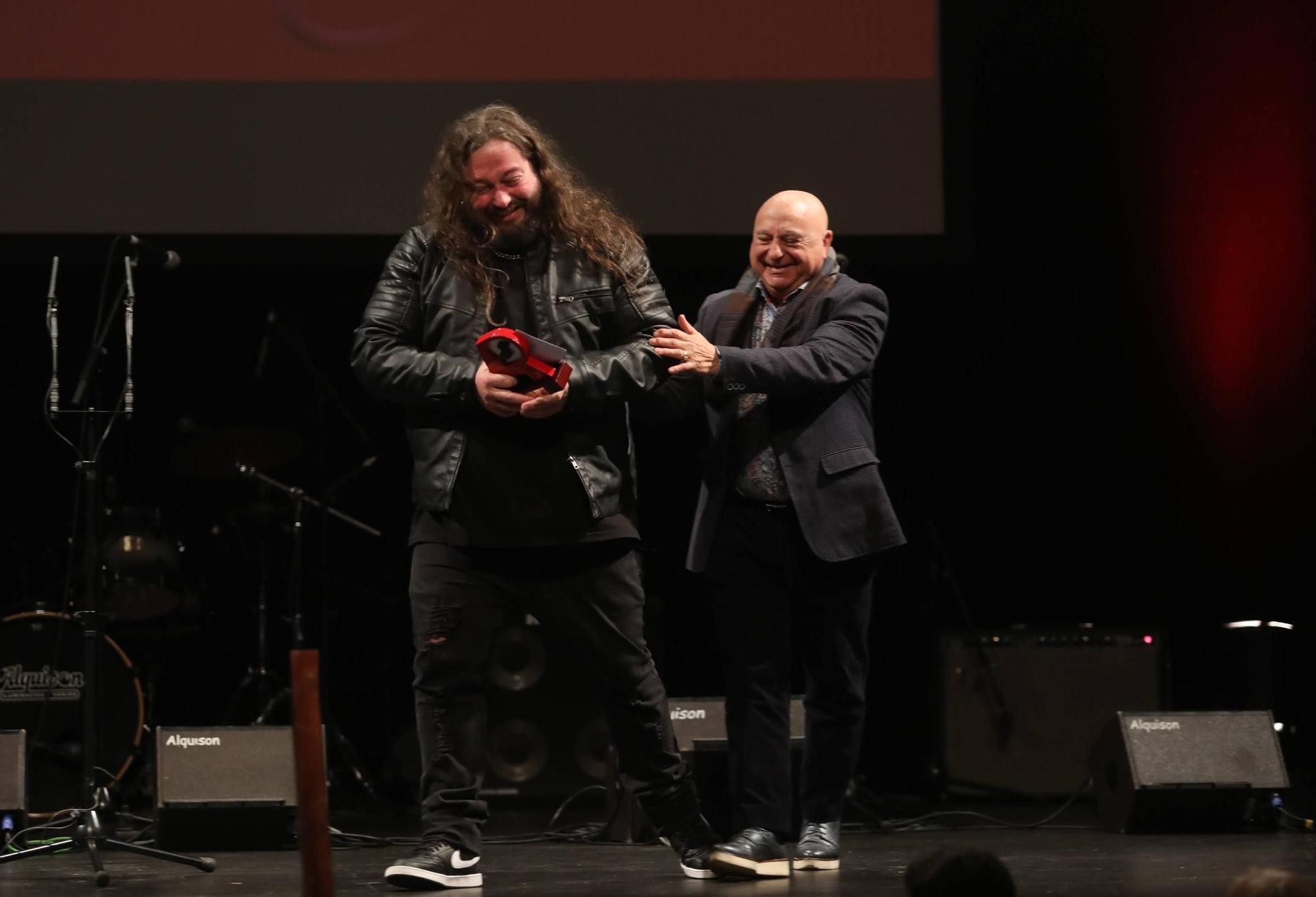 En imágenes | Así fue la entrega de los premios "Amas" en el teatro Filarmónica