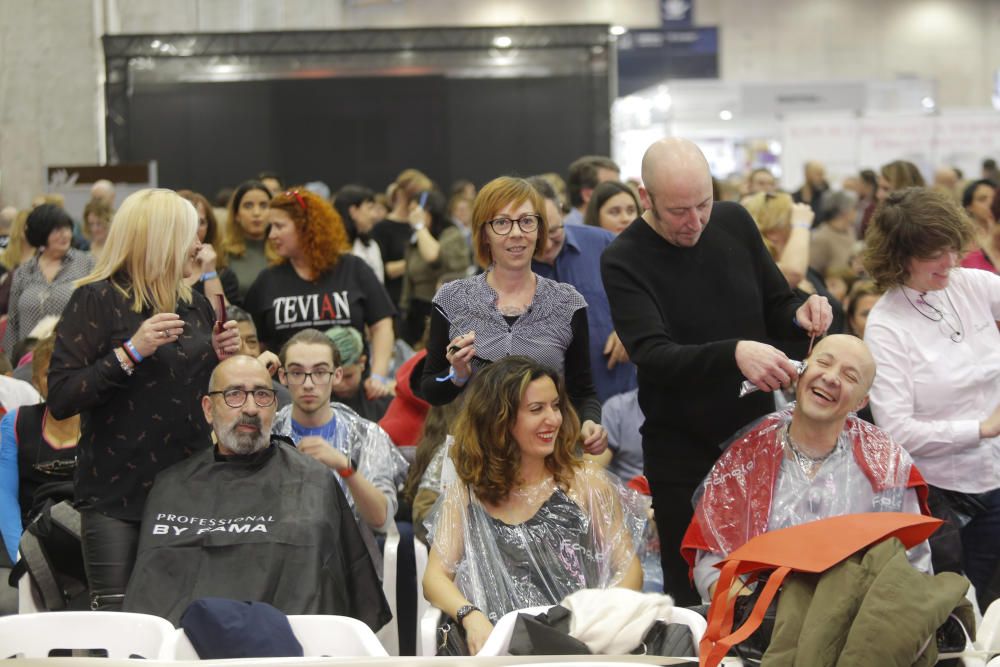 Corte de pelo simultáneo en València