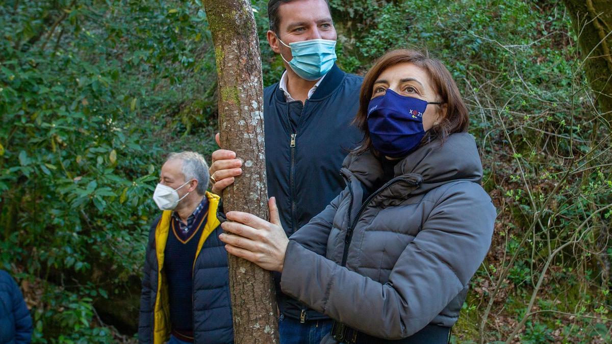 La conselleira Ángeles Vázquez durante su reciente visita a la comarca del Deza-Tabeirós. / Bernabé / Javier Lalín