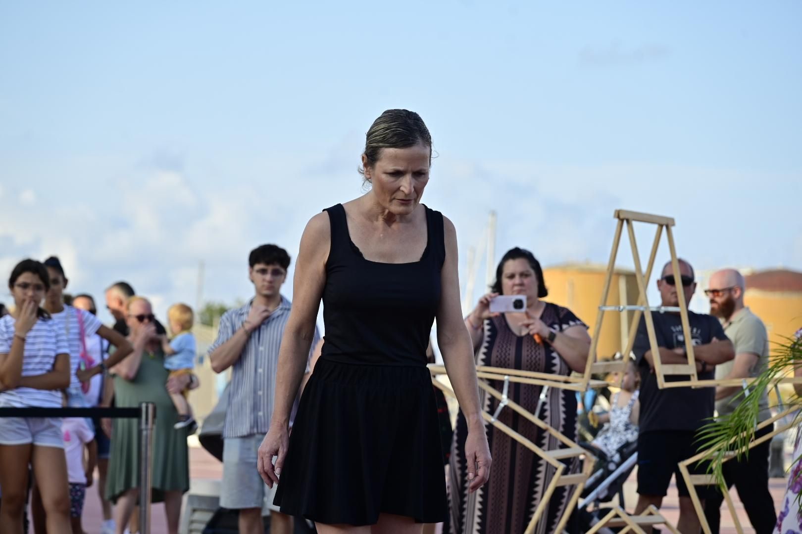 El Moll de Costa se viste de moda con el desfile solidario de Cáritas