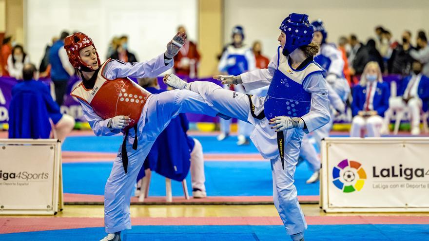 Spanish taekwondo outfits and showing support for Ukrainian refugees in ...