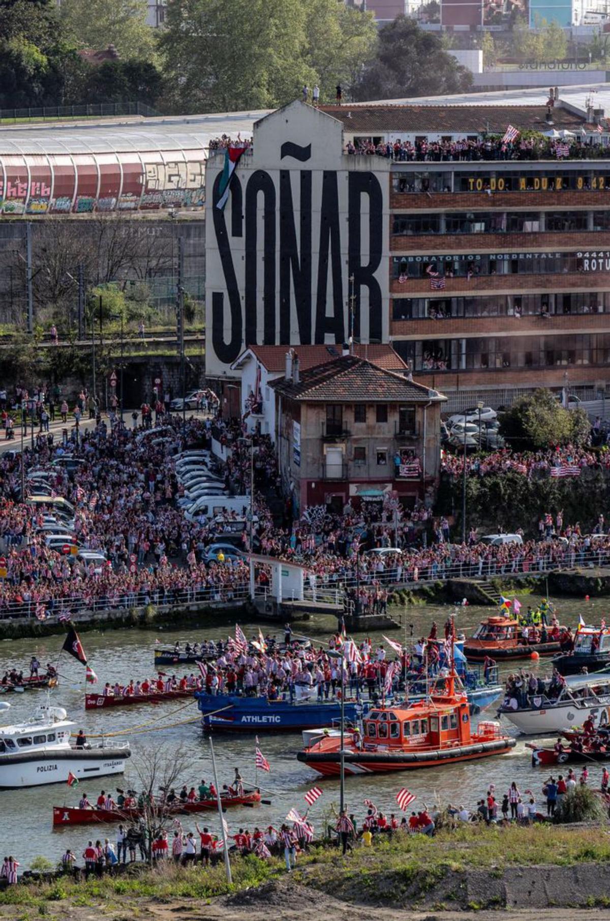 L’Athletic treu la gavarra en una festa multitudinària a Bilbao