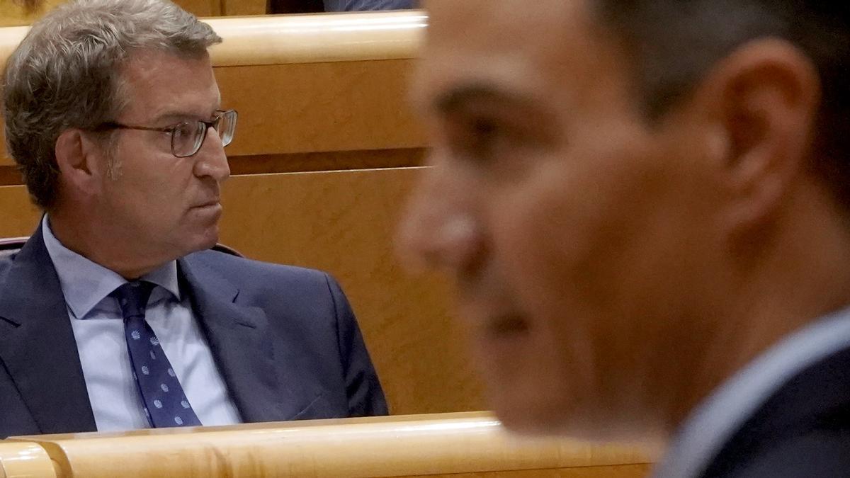 Primer encuentro entre Pedro Sánchez y Alberto Núñez Feijóo en el Senado.