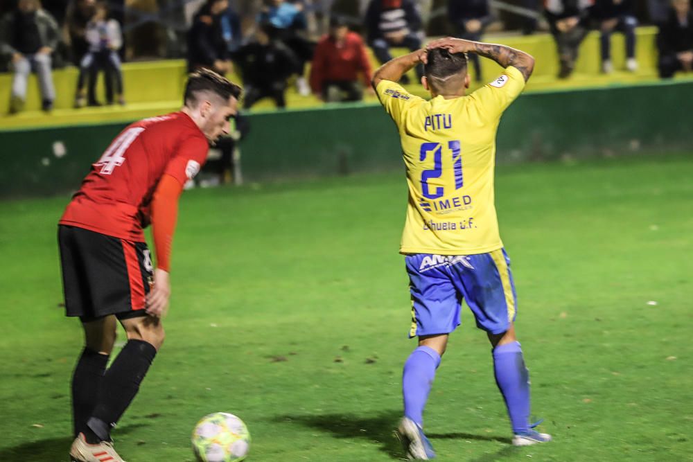 El conjunto de César Ferrando no aprovecha la expulsión del portero Emilio en el 52' y deja escapar dos puntos para colarse en los puestos de ascenso a Segunda