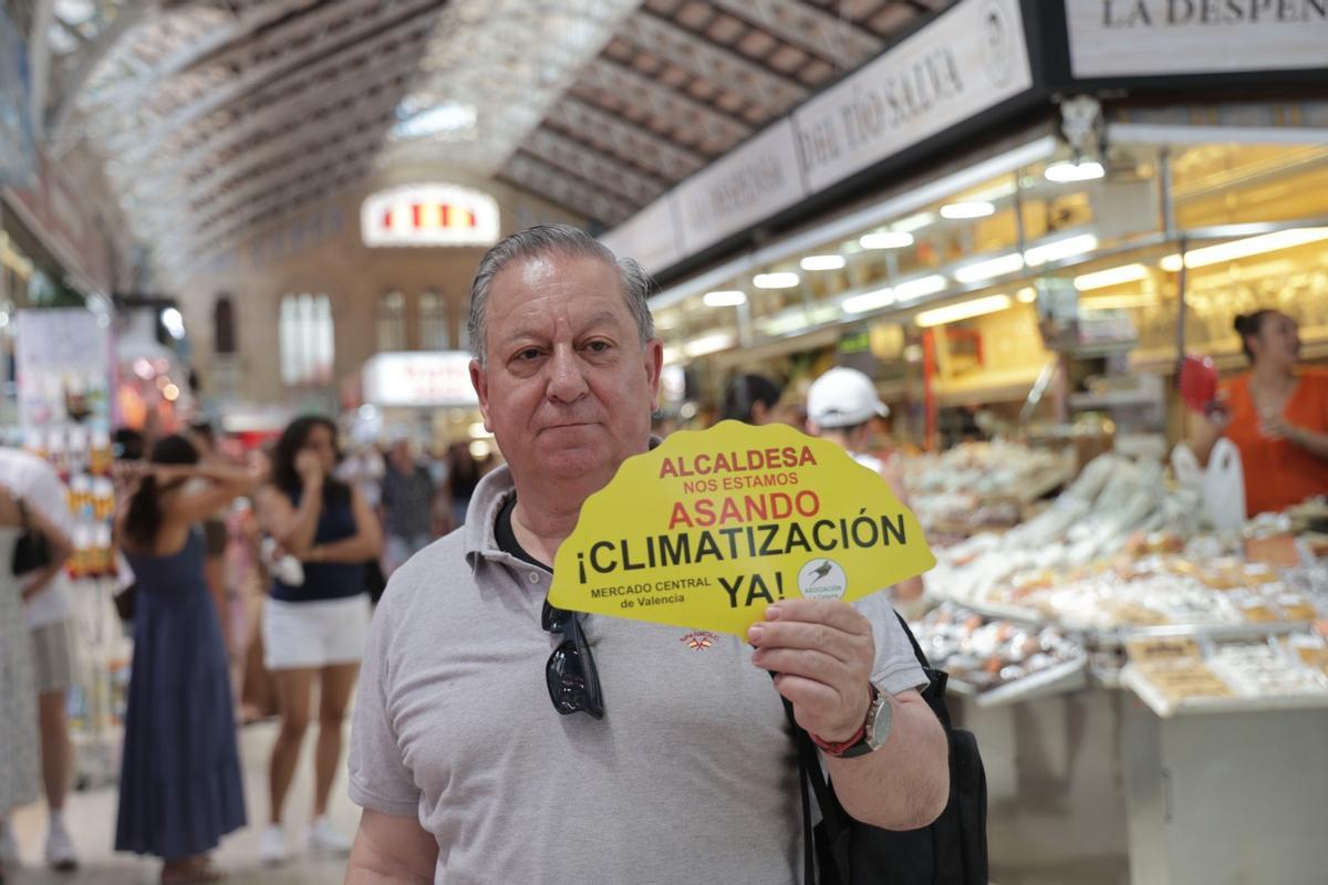 Los puestos del Mercado Central limitan el género para que no se estropee por el calor
