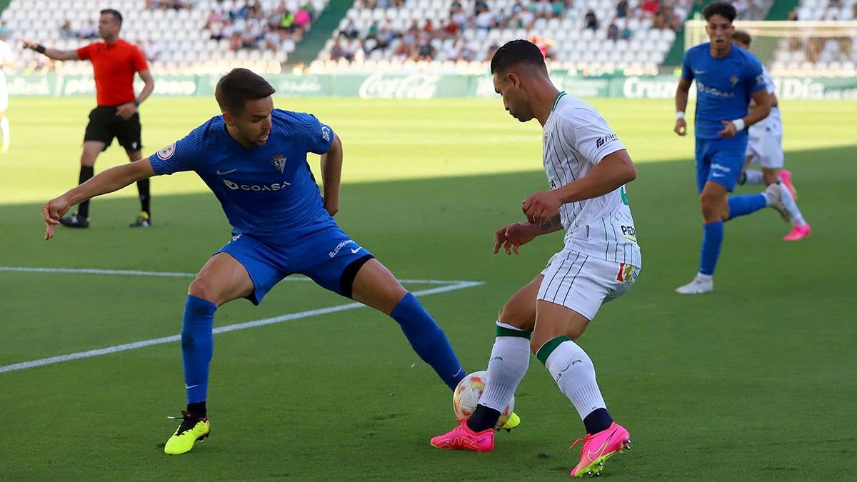 Un lance del Córdoba CF-San Fernando.