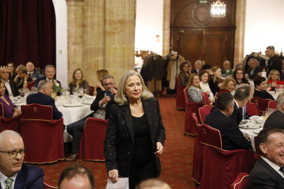 Montaña Sánchez-Arévalo recibe el premio "Mujer Trabajadora" del Rotary Club de Oviedo