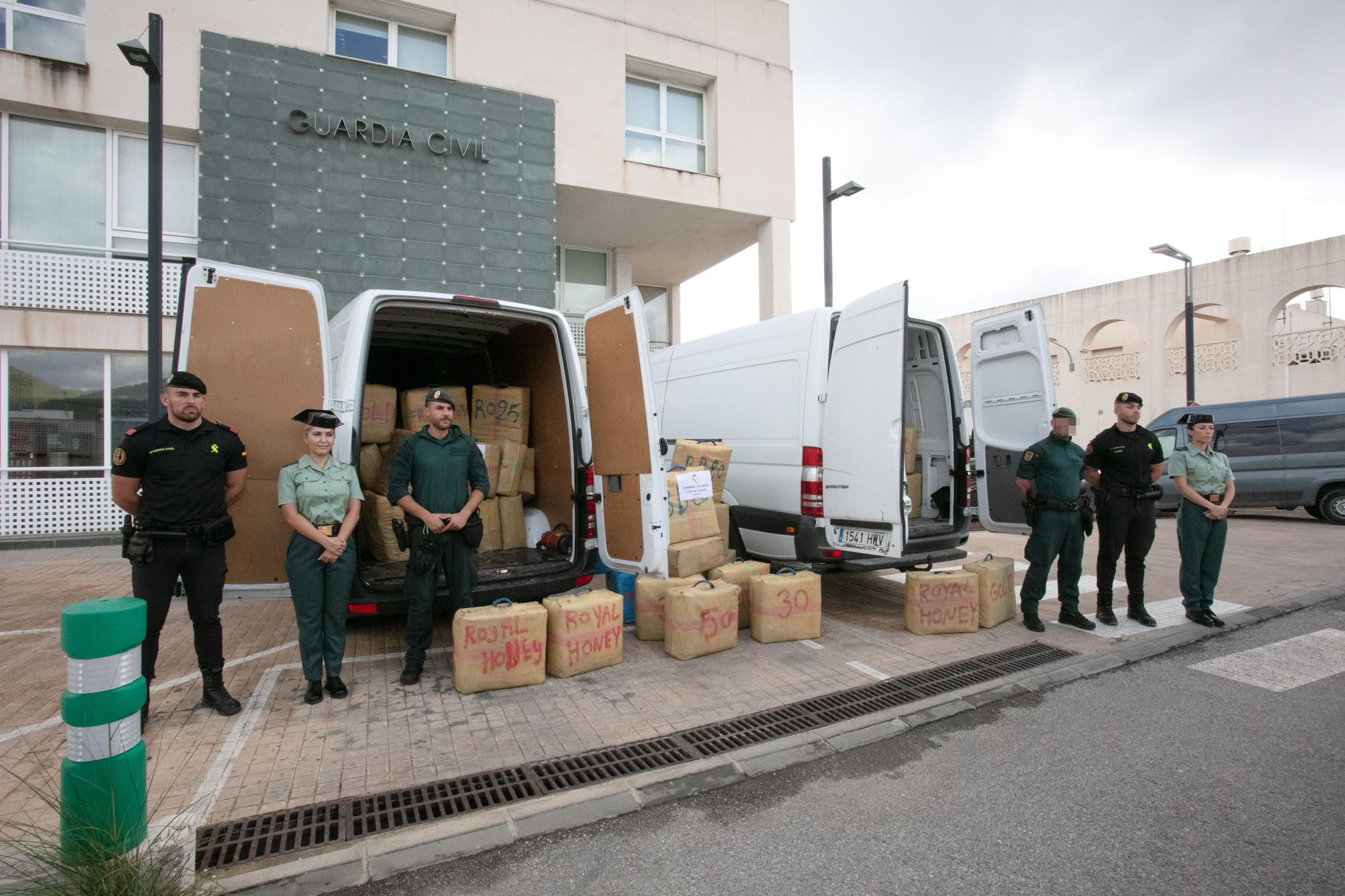 Incautados 4.300 kilos de hachís en un vehículo que circulaba por Ibiza