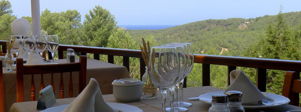 Terraza del restaurante S'Espartar.