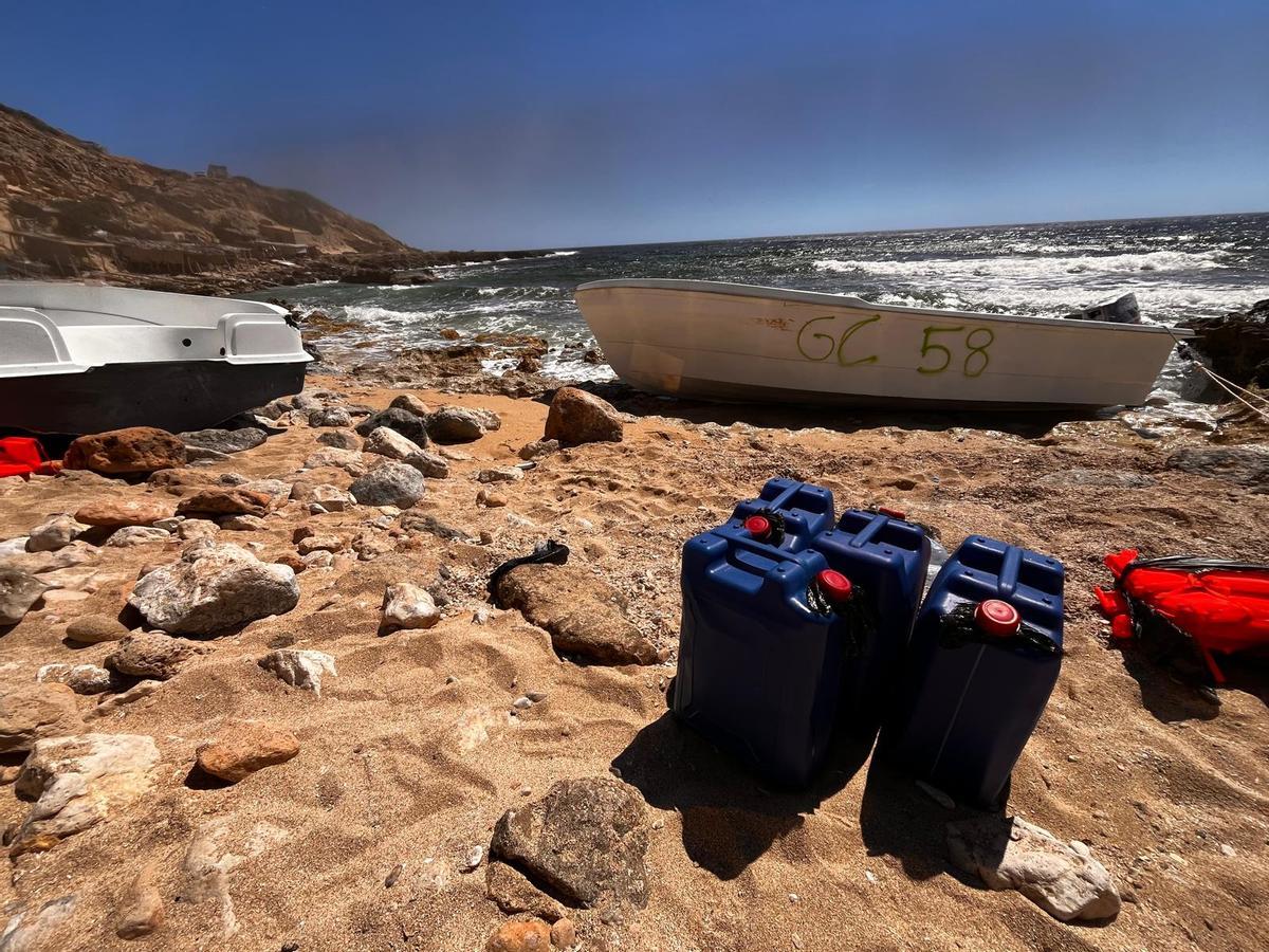 Las imágenes de una patera llegada a la zona de s’Estufador, en Formentera