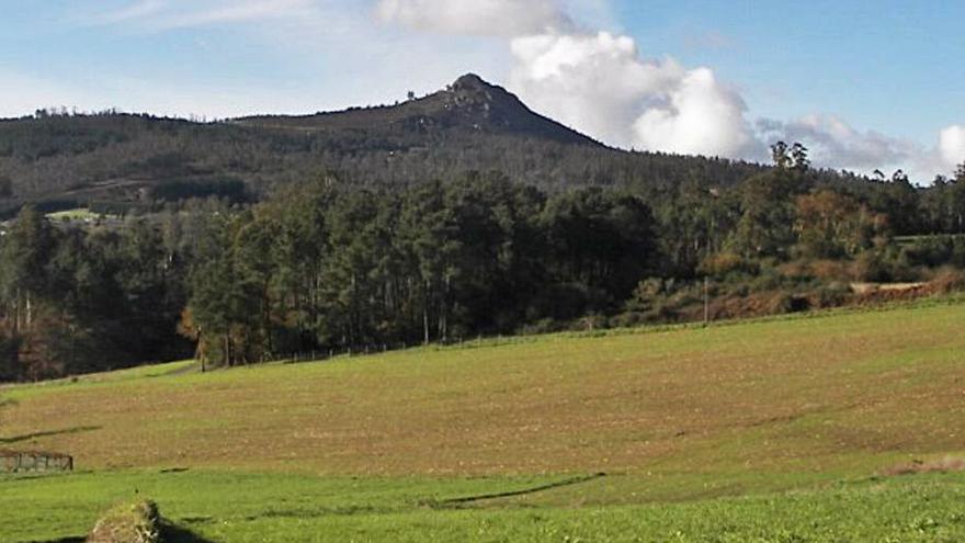 Vista del Pico Sacro, la montaña mágica llena de leyendas. 