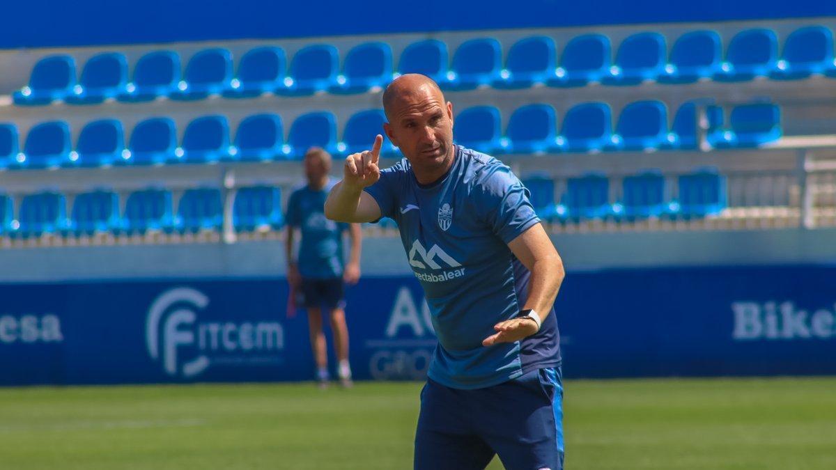 Tato, durante el entrenamiento de este viernes en el Estadi Balear.