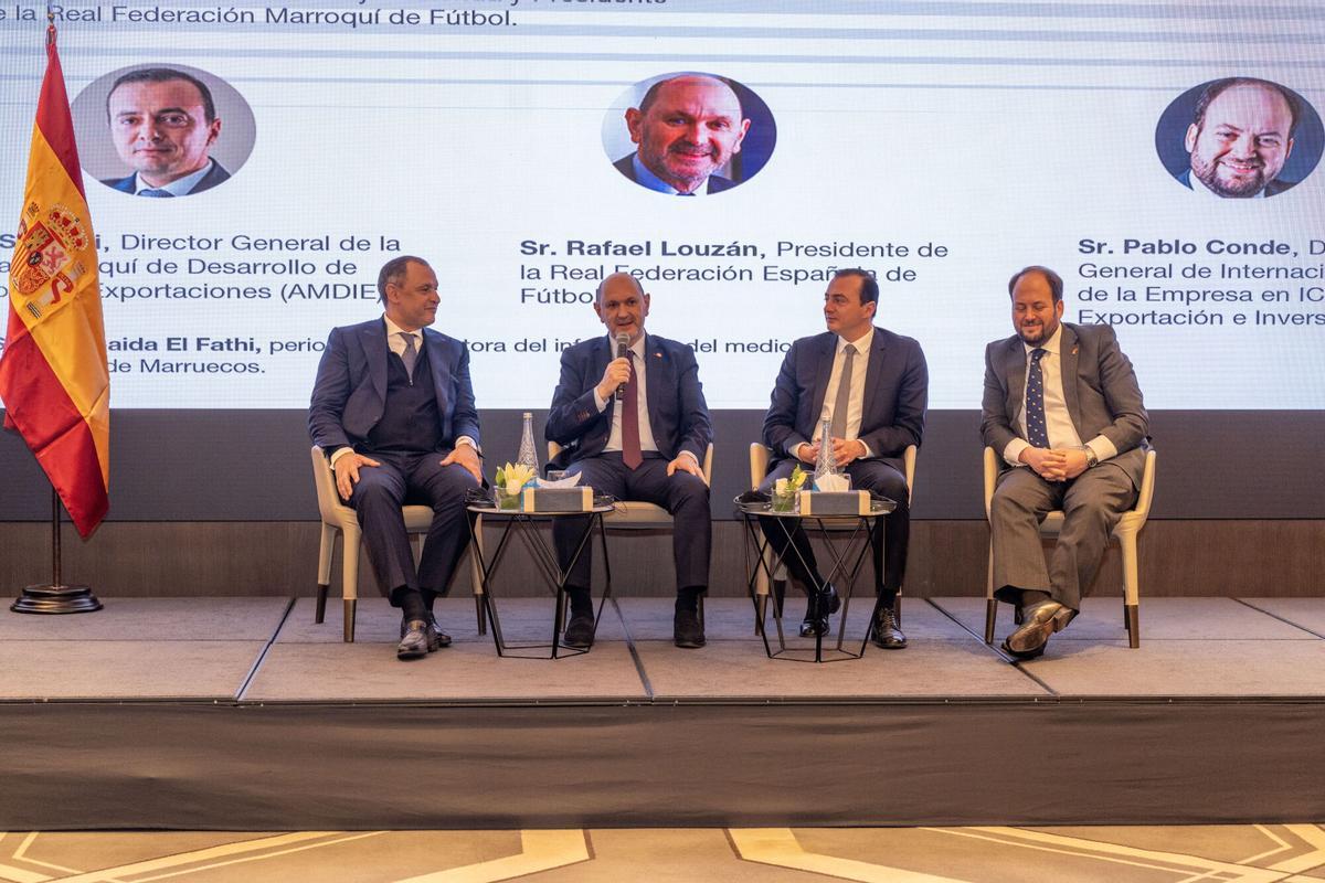 Ryad Mezzour, ministro de Industria y Comercio de Marruecos, Rafael Louzan, presidente de la RFEF, Ali Seddiki, director general de la AMDIE, y Pablo Conde, Director General del ICEX.