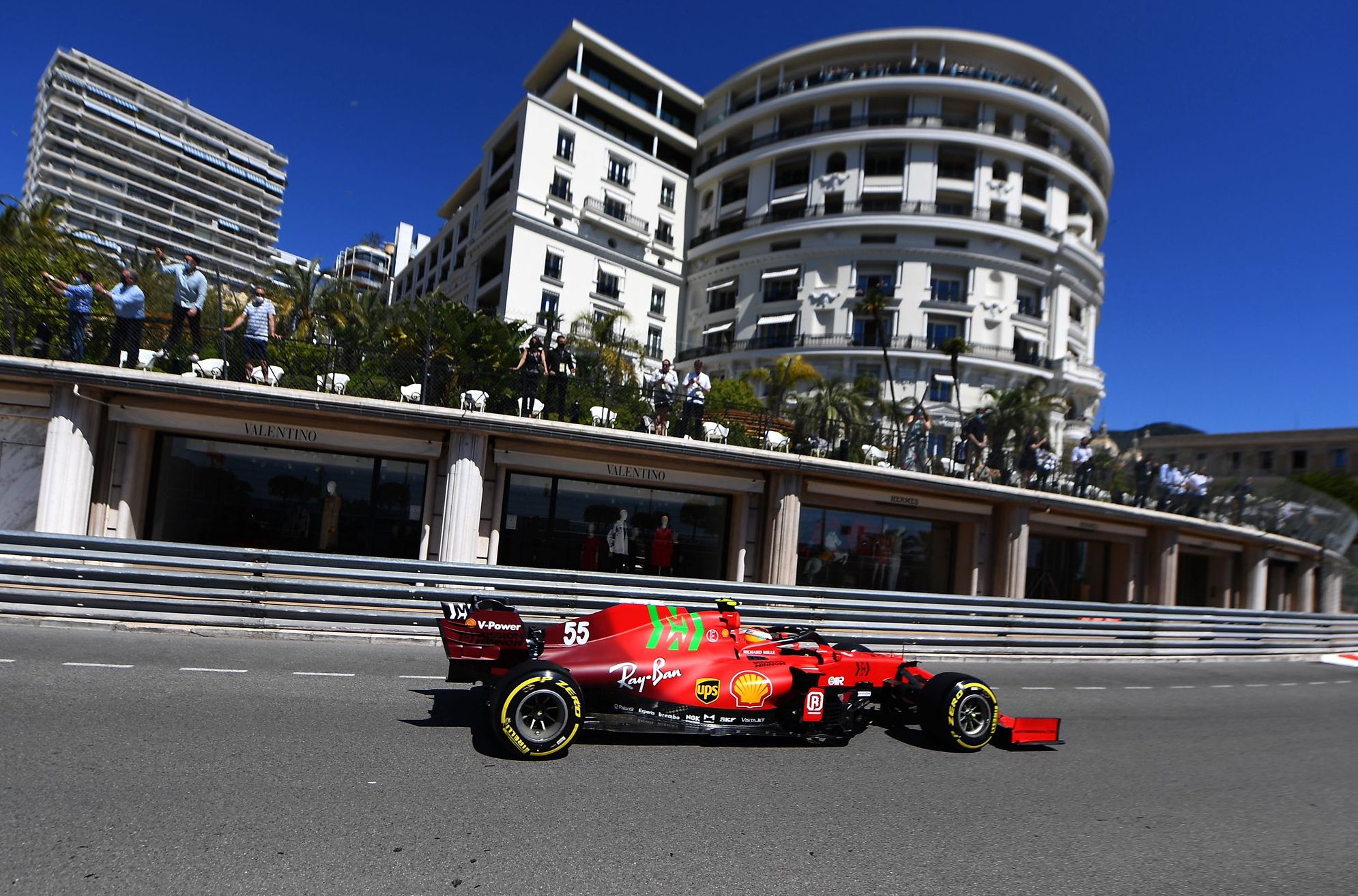 Carlos Sainz, al volante del Ferrari  en el circuito de Mónaco