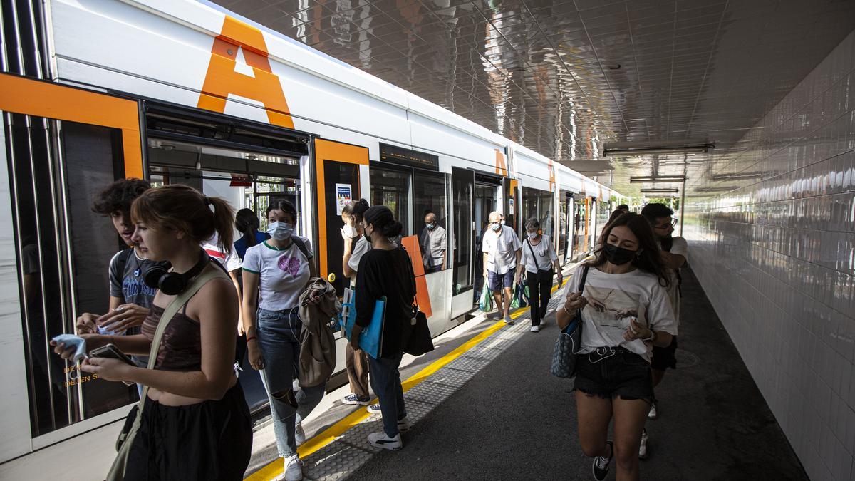 Línea dos del TRAM en la Universidad de Alicante