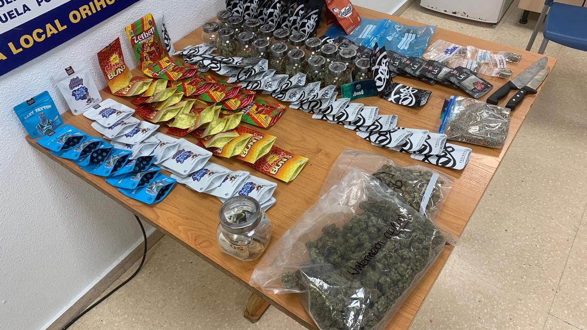 La Policía Local incauta 90 paquetes ya preparados para su venta y 525 gramos de marihuana todavía sin envasar