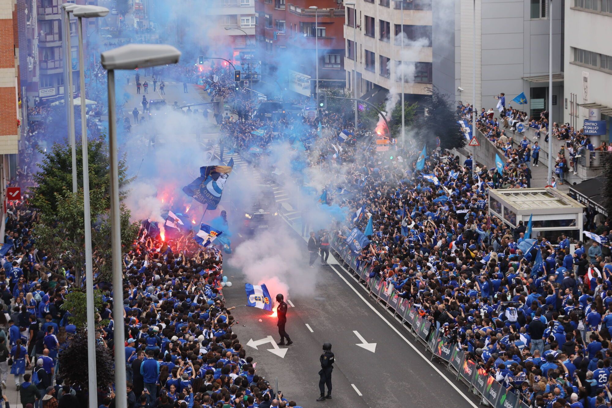 Así fue el recibimiento de la afición al Real Oviedo y toda la previa del último partido de la temporada
