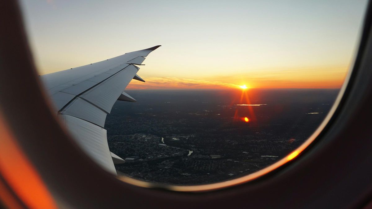 Las azafatas seleccionan a un pasajero secreto en cada vuelo para mantener la seguridad: si eres el elegido, lo sabrás por esto