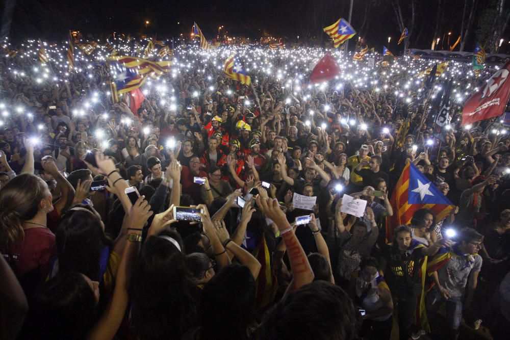 Manifestació històrica a Girona per rebutjar la violència policial l'1-O