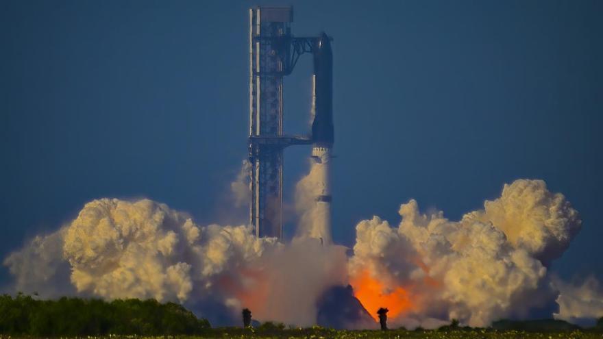SPACEX NAVE ESPACIAL VUELO ORBITAL