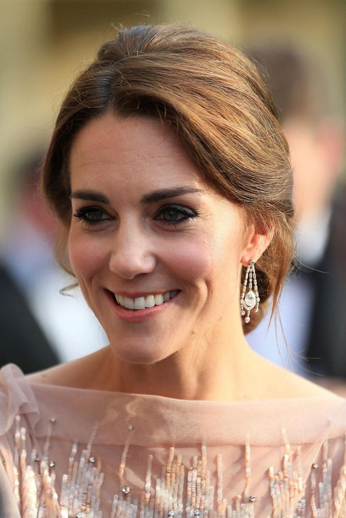 Los pendientes de Kate Middleton con vestido de Jenny Packham
