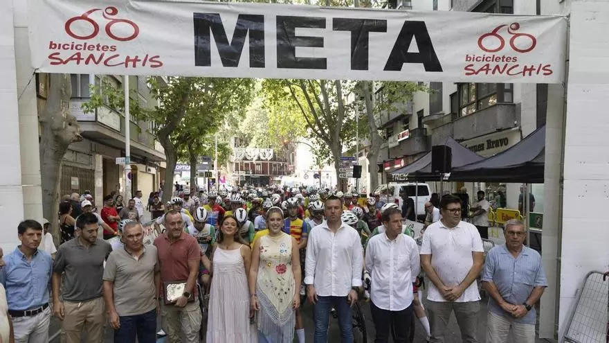 Xàtiva acoge la 37ª edición de su tradicional carrera ciclista de la Fira