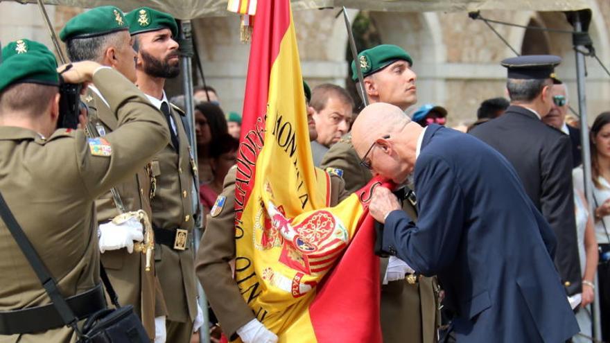 Imatge d&#039;una jura de bandera a Figueres